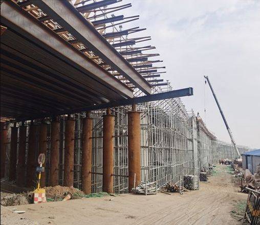 為什么盤扣腳手架比扣件式鋼管腳手架貴了2倍？ (圖3)